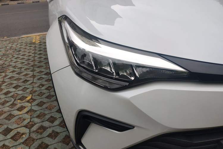 Used Toyota IZOA 2021 2.0L Enjoy Edition Right Front Headlight