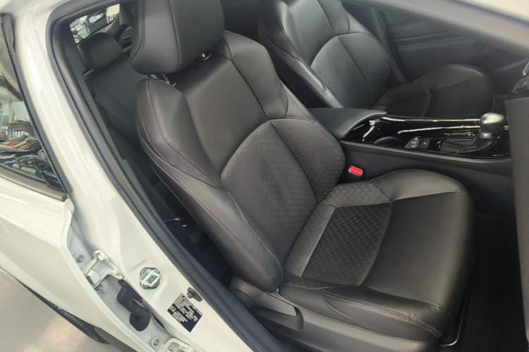 Used Toyota IZOA 2021 Dual-Motor 2.0L Yichi Edition Right Front Seat