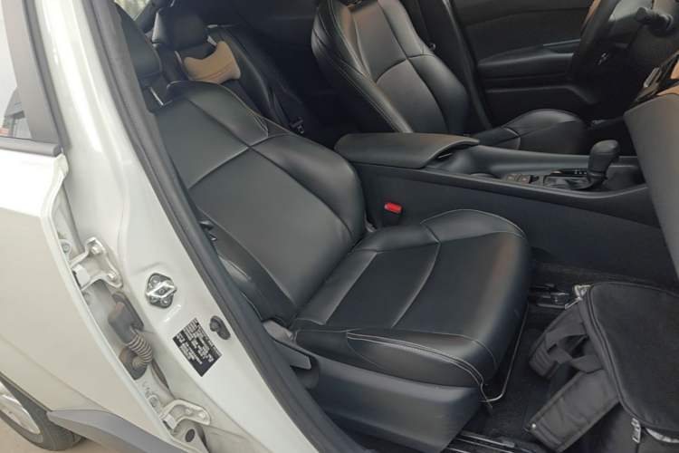 Used Toyota IZOA 2021 2.0L Yixing Version Right Front Seat