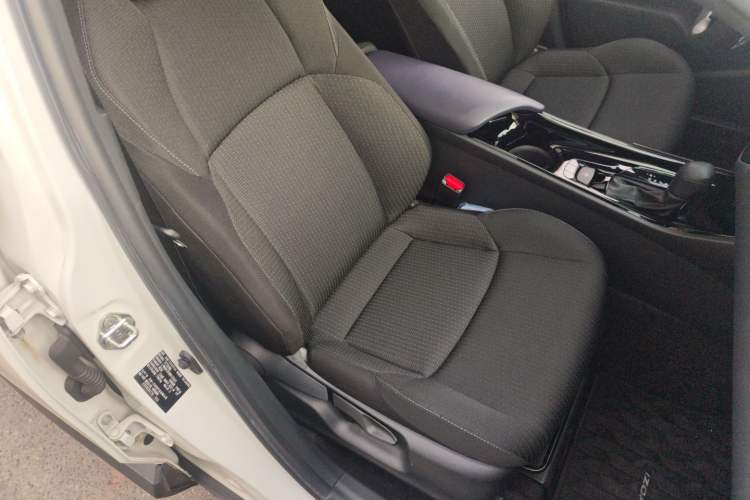 Used Toyota IZOA 2021 2.0L Yichi SPORT Right Front Seat