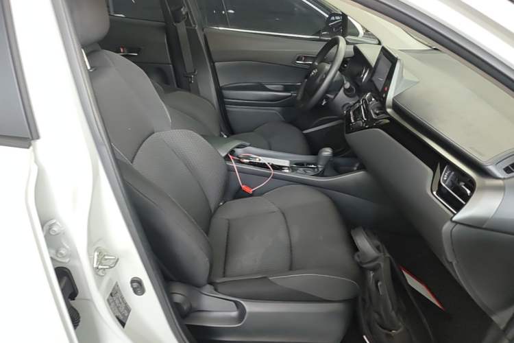 Used Toyota IZOA 2021 2.0L Yidong Edition Right Front Seat