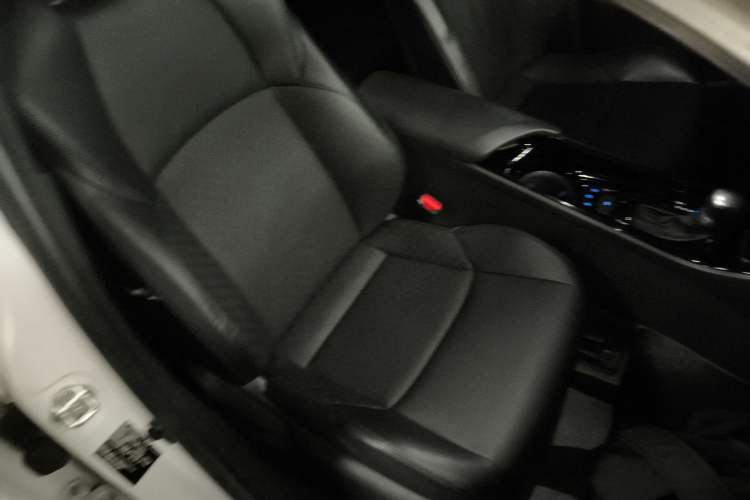 Used Toyota IZOA 2021 2.0L Yichi Version Right Front Seat