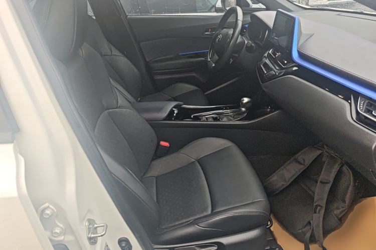 Used Toyota IZOA 2021 2.0L Yichi SPORT Right Front Seat