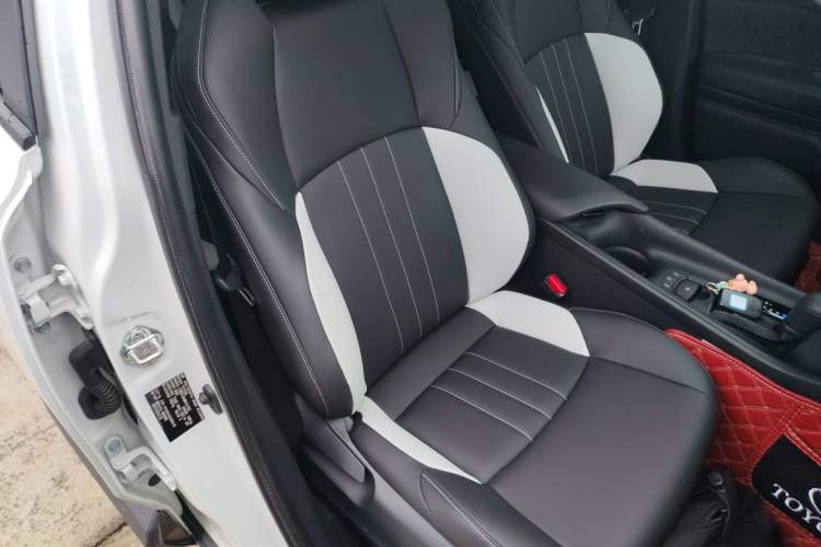 Used Toyota IZOA 2021 2.0L Yixing Version Right Front Seat