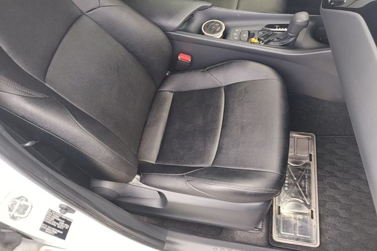 Used Toyota IZOA 2021 Dual-Motor 2.0L Yixiang Edition Right Front Seat
