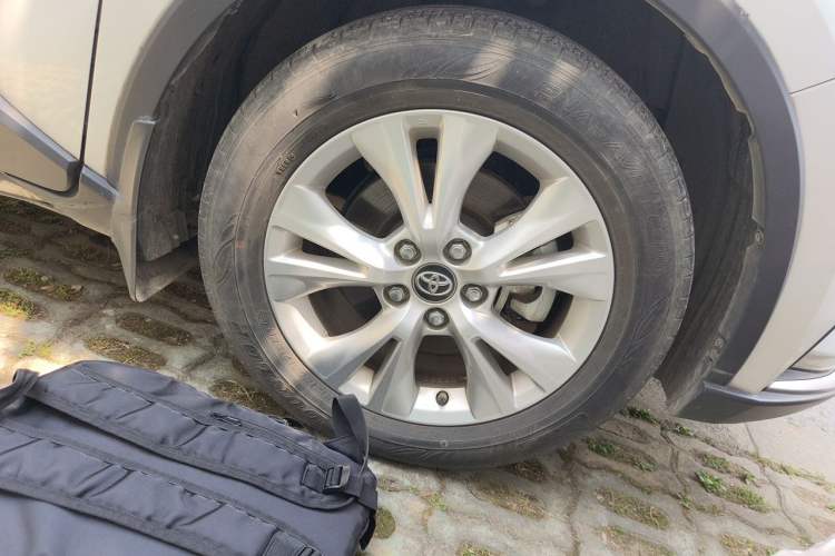 Used Toyota IZOA 2021 Dual-Motor 2.0L Yixiang Edition Right Front Wheel Hub