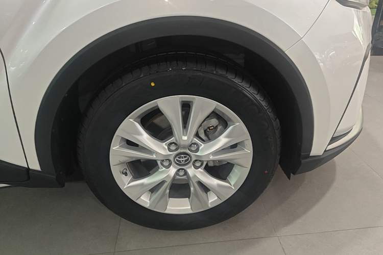 Used Toyota IZOA 2021 2.0L Enjoy Edition Right Front Wheel Hub