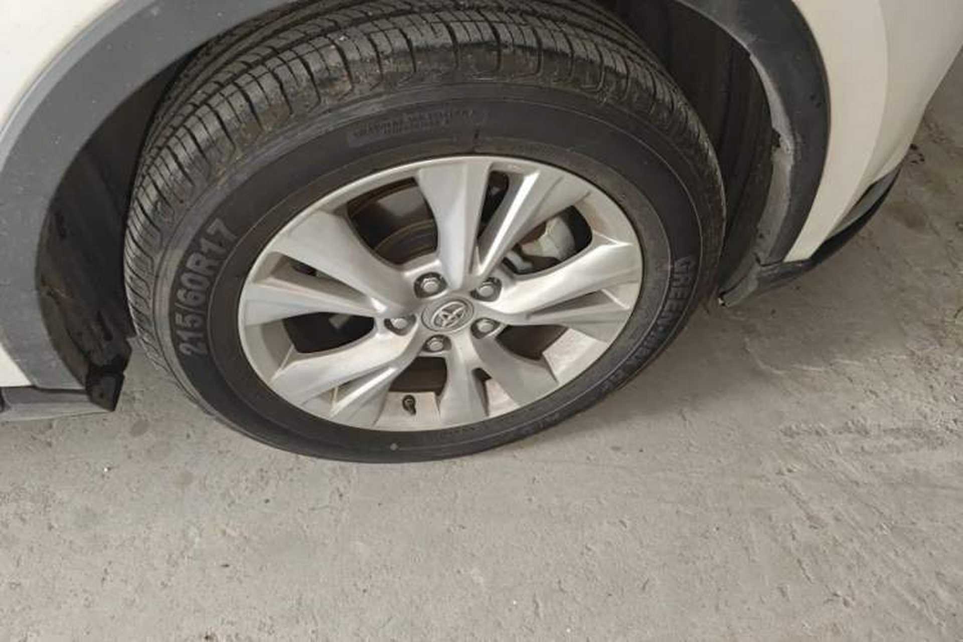 Used Toyota IZOA 2021 Dual-Motor 2.0L Yixiang Edition Right Front Wheel Hub