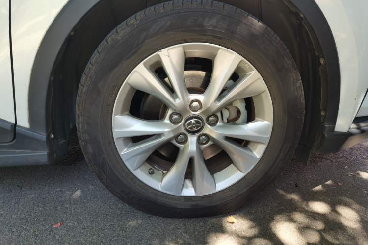Used Toyota IZOA 2021 2.0L Yixing Version Right Front Wheel Hub