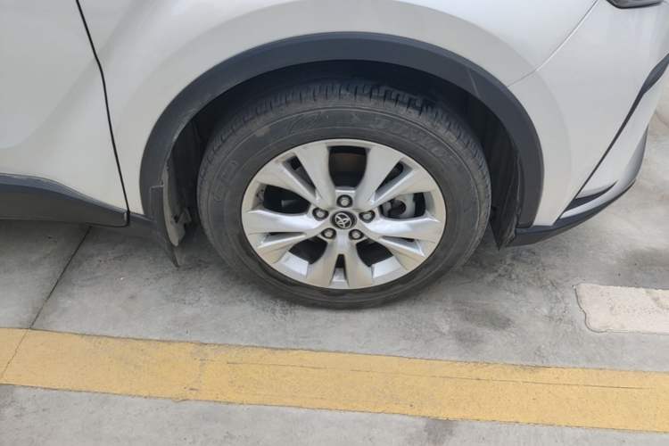 Used Toyota IZOA 2021 2.0L Yixing Version Right Front Wheel Hub