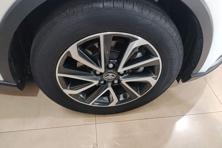 Used Toyota IZOA 2021 2.0L Yichi Version Right Front Wheel Hub
