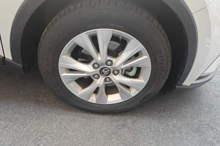 Used Toyota IZOA 2021 Dual-Motor 2.0L Yixiang Edition Right Front Wheel Hub