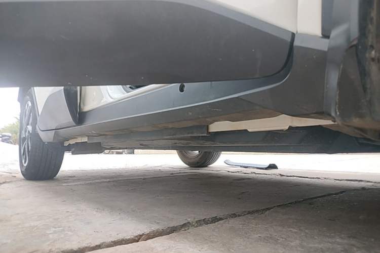Used Toyota IZOA 2021 2.0L Yichi SPORT Right Side Sill