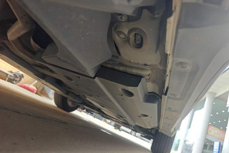 Used Toyota IZOA 2021 2.0L Yixing Version Right Side Sill