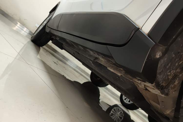 Used Toyota IZOA 2021 2.0L Enjoy Edition Right Side Sill