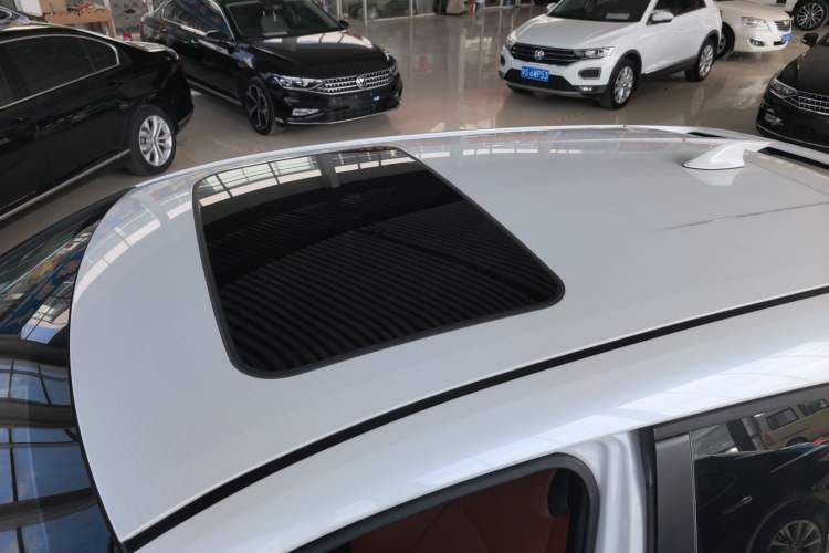 Used Toyota IZOA 2021 2.0L Yixing Version Roof