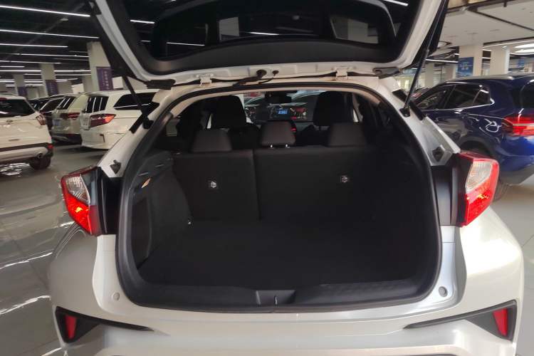 Used Toyota IZOA 2021 2.0L Yixing Version Trunk