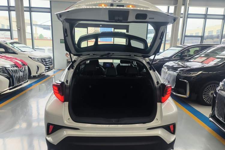 Used Toyota IZOA 2021 Dual-Motor 2.0L Yichi Edition Trunk