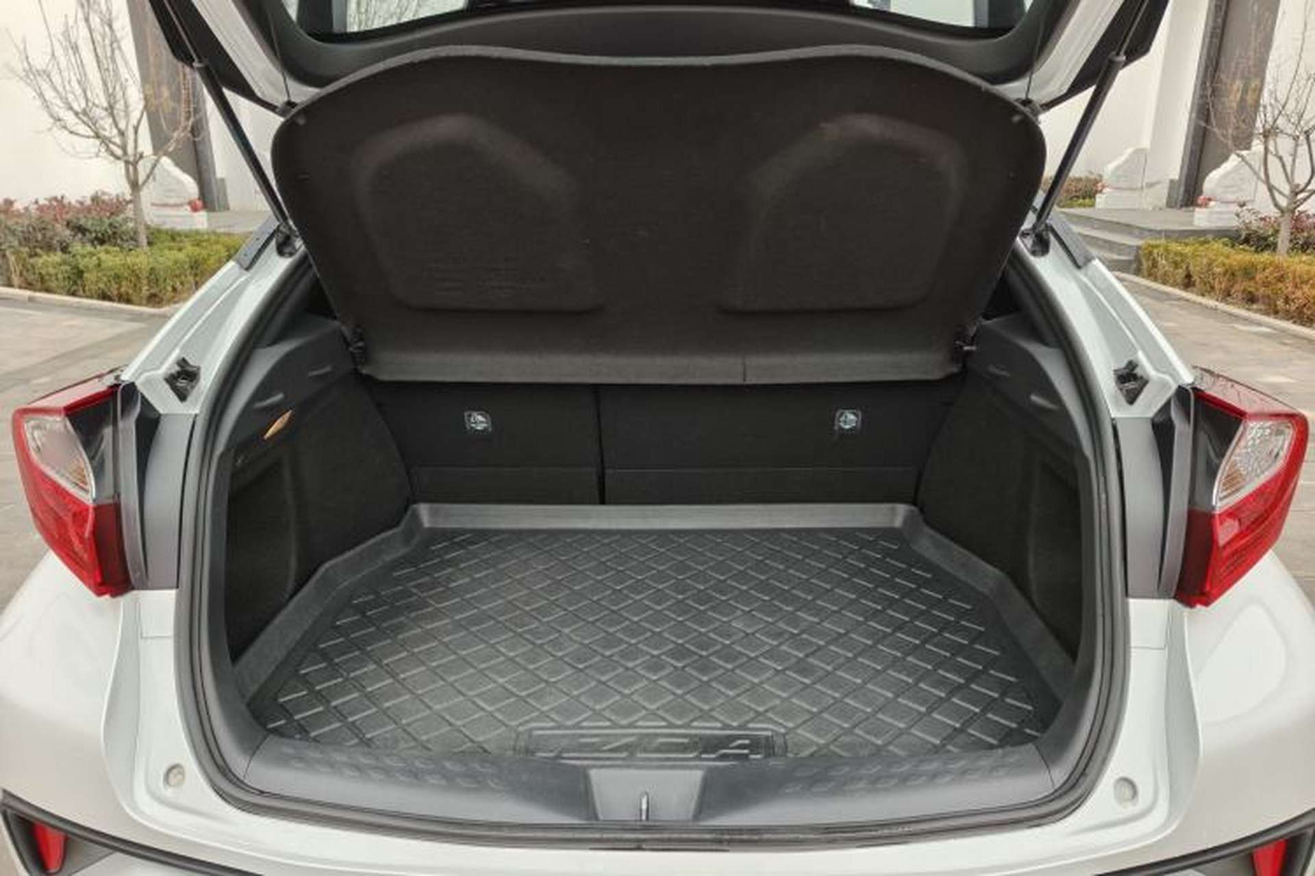 Used Toyota IZOA 2021 2.0L Yidong Edition Trunk