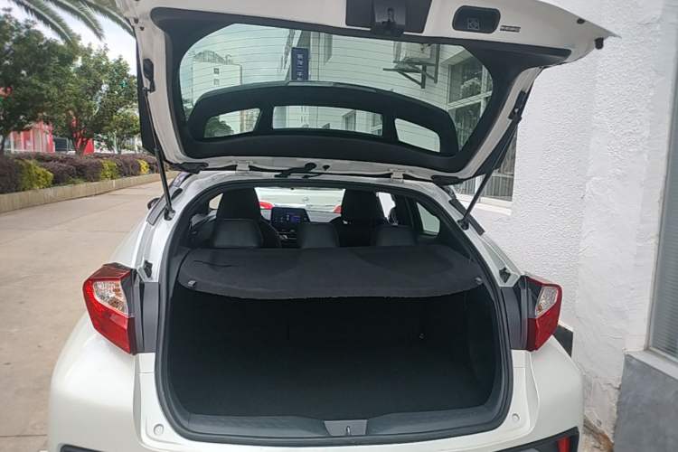 Used Toyota IZOA 2021 2.0L Yichi SPORT Trunk