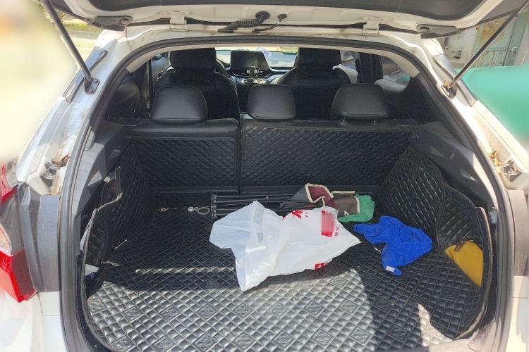 Used Toyota IZOA 2021 Dual-Motor 2.0L Yixiang Edition Trunk