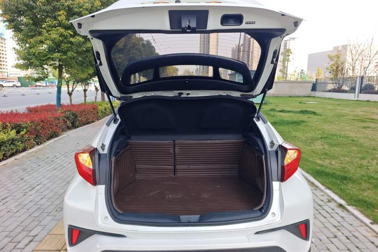 Used Toyota IZOA 2021 2.0L Enjoy Edition Trunk