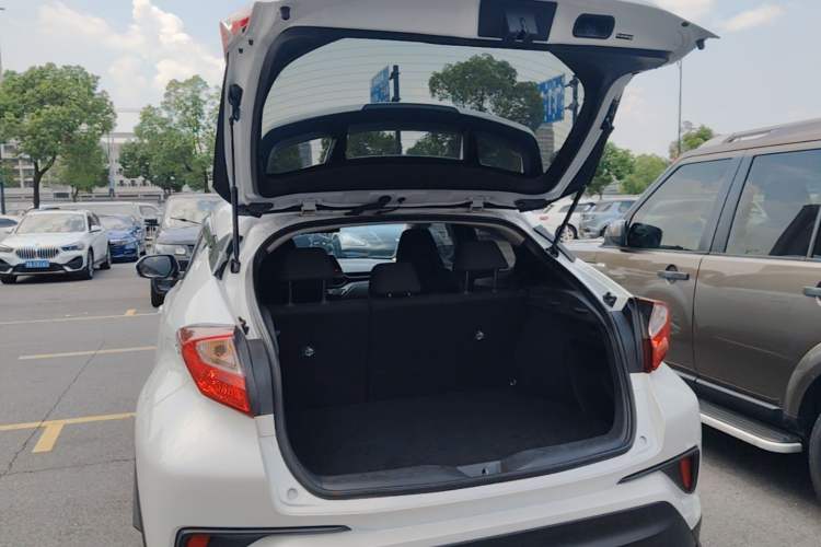Used Toyota IZOA 2021 2.0L Yidong Edition Trunk