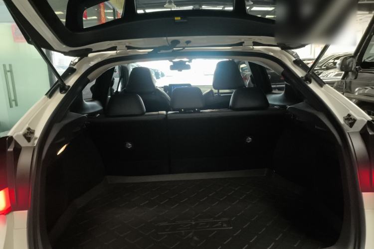 Used Toyota IZOA 2021 2.0L Yichi Version Trunk