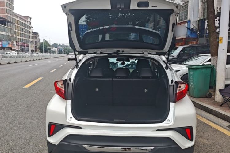 Used Toyota IZOA 2021 Dual-Motor 2.0L Yi Xing Edition Trunk