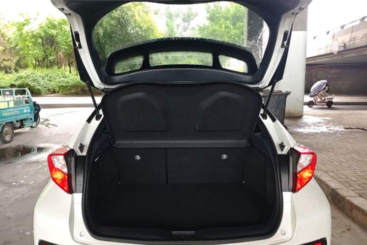 Used Toyota IZOA 2021 2.0L Enjoy Edition Trunk