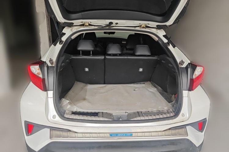 Used Toyota IZOA 2021 Dual-Motor 2.0L Yixiang Edition Trunk
