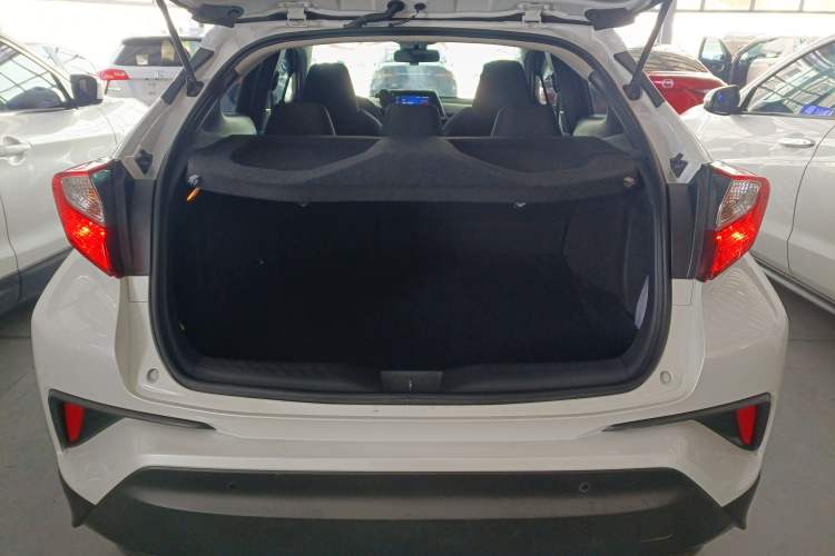 Used Toyota IZOA 2021 2.0L Enjoy Edition Trunk