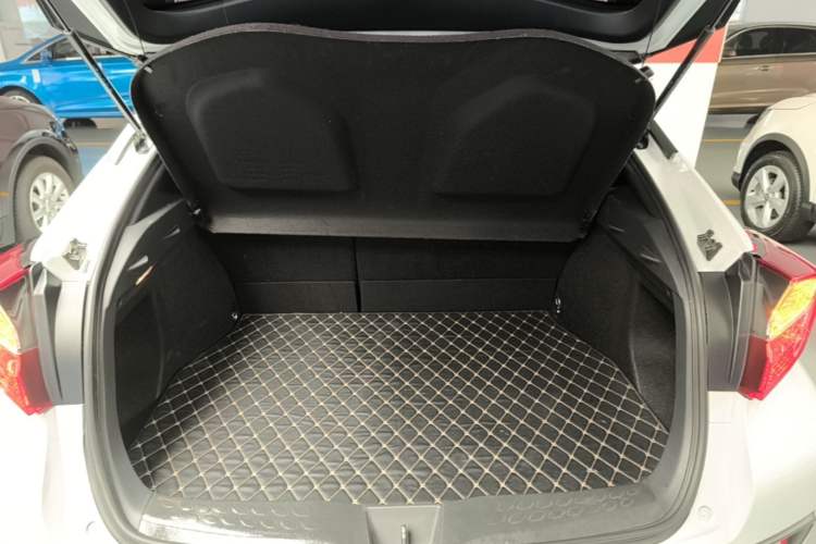Used Toyota IZOA 2021 2.0L Yixing Version Trunk