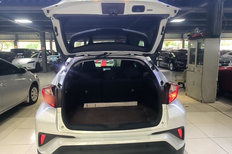 Used Toyota IZOA 2021 2.0L Yixing Version Trunk