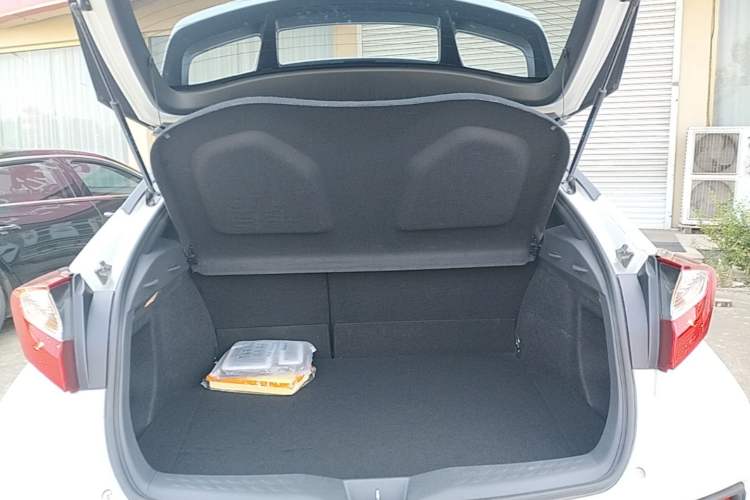 Used Toyota IZOA 2021 2.0L Yidong Edition Trunk