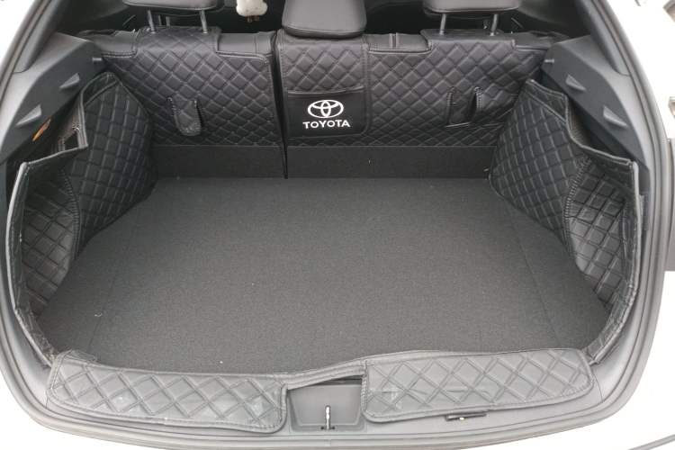Used Toyota IZOA 2021 2.0L Yixing Version Trunk