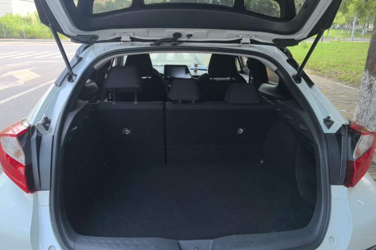 Used Toyota IZOA 2021 2.0L Yidong Edition Trunk