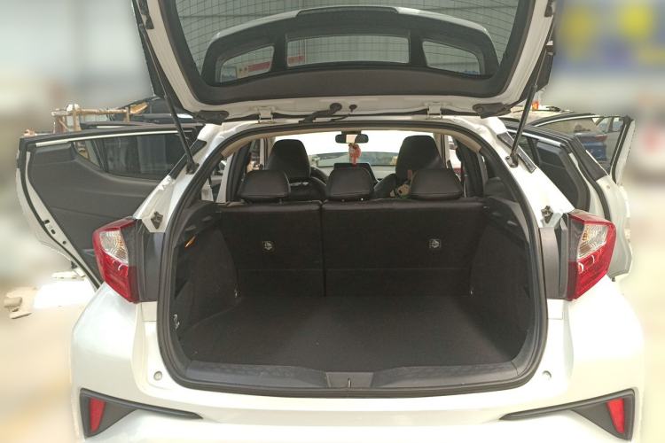 Used Toyota IZOA 2021 Dual-Motor 2.0L Yi Xing Edition Trunk