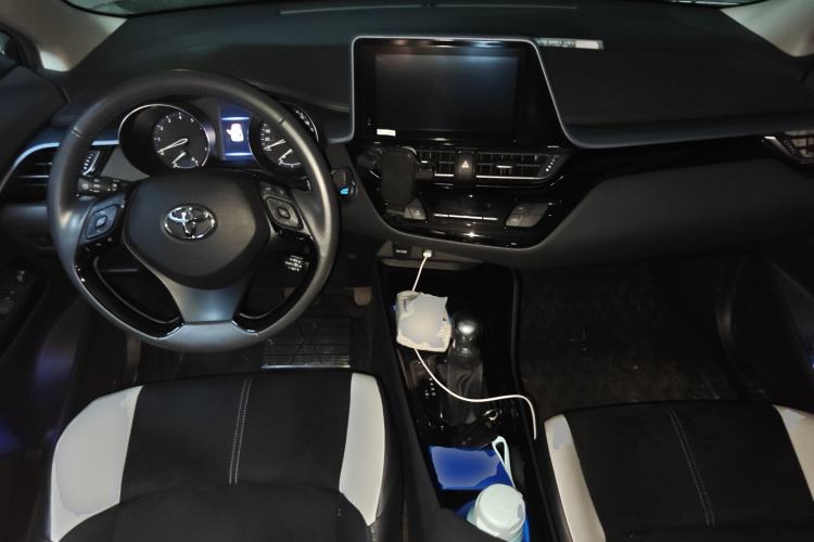 Used Toyota IZOA 2022 2.0L SPORT Edition Center Console
