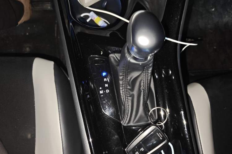 Used Toyota IZOA 2022 2.0L SPORT Edition Gear Lever
