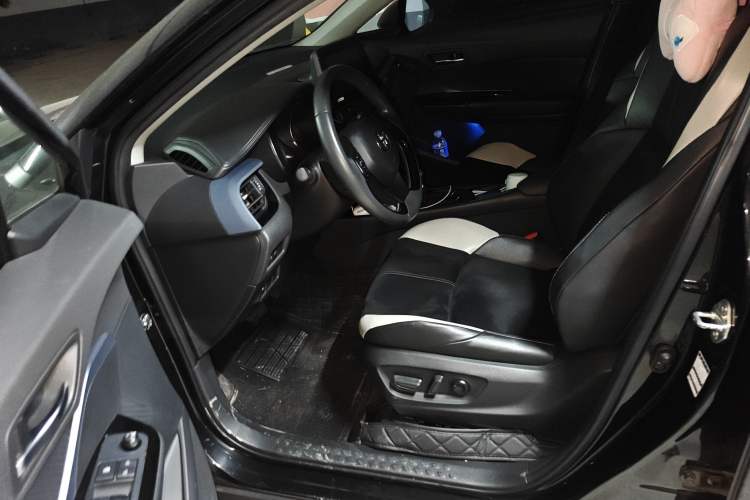 Used Toyota IZOA 2022 2.0L SPORT Edition Left Front Seat