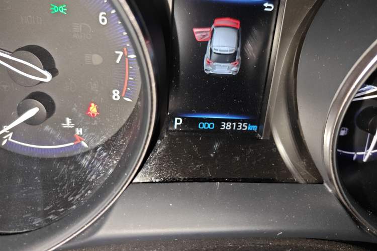 Used Toyota IZOA 2022 2.0L SPORT Edition Odometer Close Up