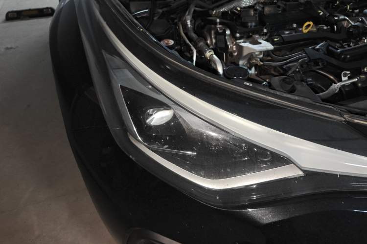 Used Toyota IZOA 2022 2.0L SPORT Edition Right Front Headlight