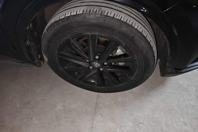 Used Toyota IZOA 2022 2.0L SPORT Edition Right Front Wheel Hub