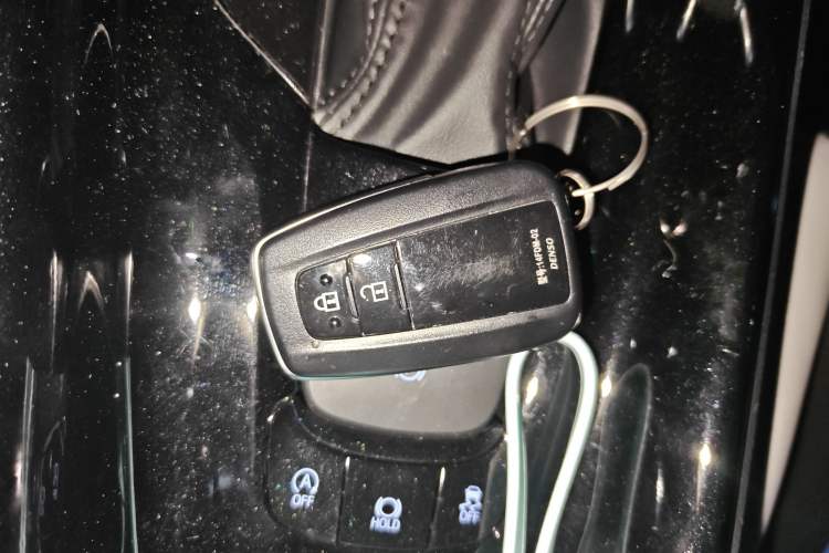 Used Toyota IZOA 2022 2.0L SPORT Edition Vehicle Key