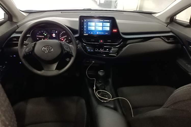 Used Toyota IZOA 2022 2.0L Yixing Version Center Console