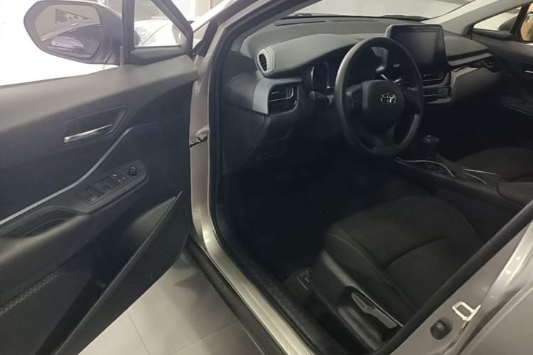 Used Toyota IZOA 2022 2.0L Yixing Version Driver Seat