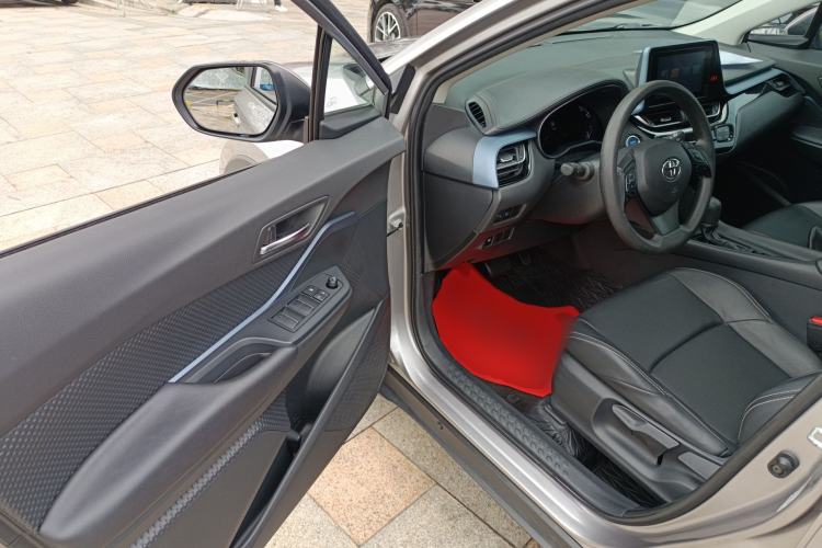 Used Toyota IZOA 2022 Dual-Motor 2.0L Yi Xing Edition Driver Seat