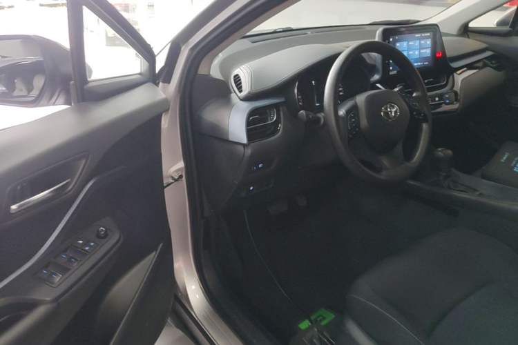 Used Toyota IZOA 2022 2.0L Yixing Version Driver Seat