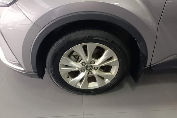 Used Toyota IZOA 2022 2.0L Yixing Version Exterior 4